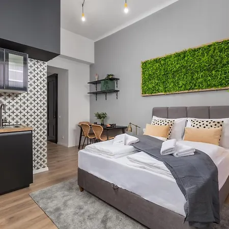 Apartament & One World