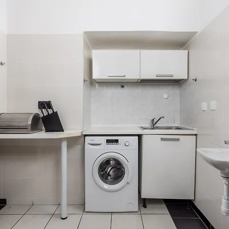 Apartman & One World *