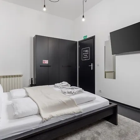 Apartman & One World