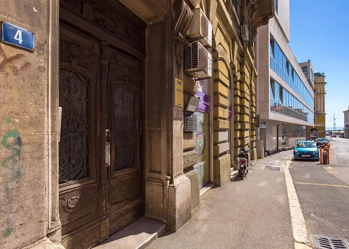 & One World Apartman