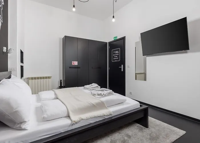 Apartman & One World